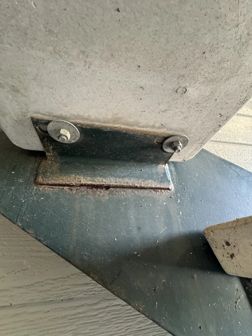 Failed tread bracket before rehabilitation